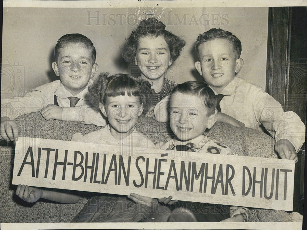 1955 Press Photo Jack McAndrews Virginia James Christina Billy Happy New Year - Historic Images