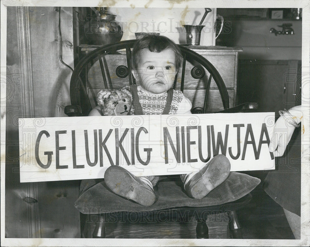 1955 Press Photo Margie Ann Anrooy 16 months Happy New Year Dutch - Historic Images