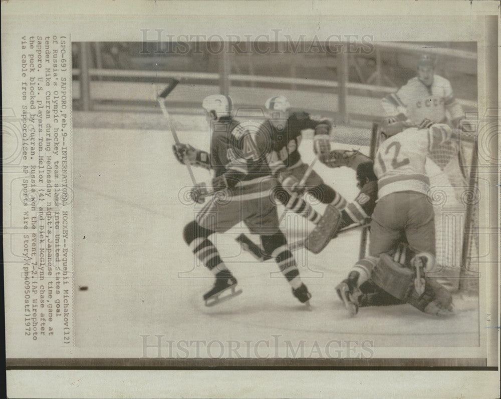 1972 Press Photo Evguenii Michakov Russian Olympic Hockey Tom Mellor Dick - Historic Images