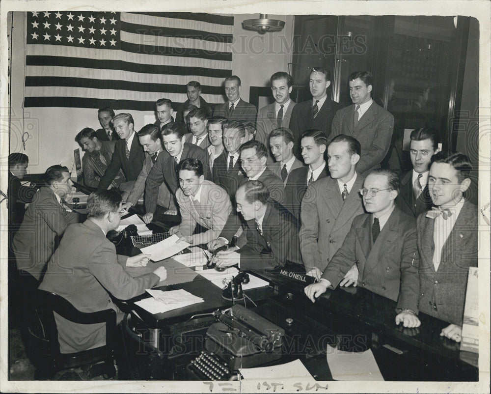 1942 Press Photo Thomas Boyd Benedict Kausal John O&#39;Neill Yeomen Interviewers - Historic Images