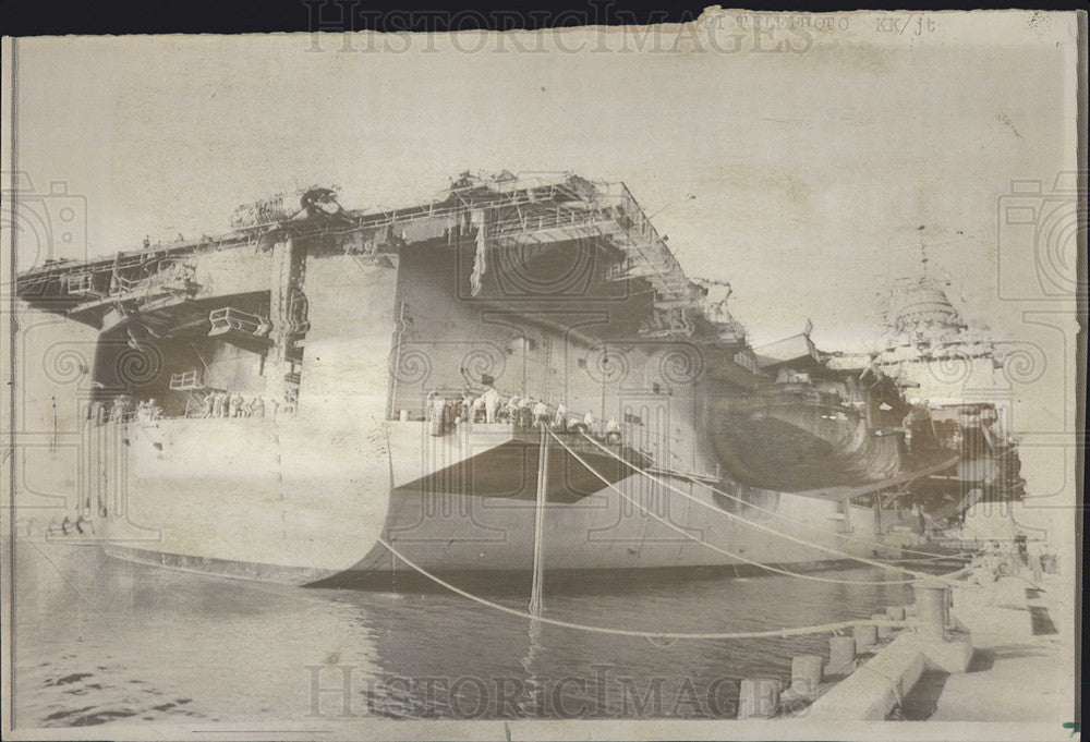 1969 Press Photo Fire damaged Enterprise tied up at Pearl Harbor for repairs - Historic Images