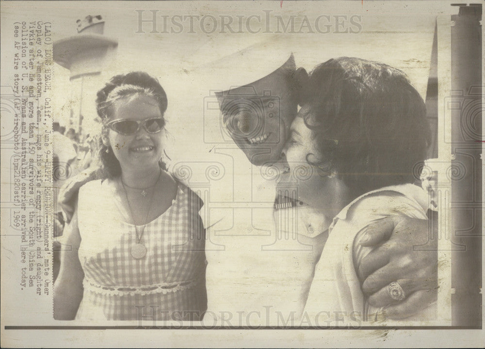 1969 Press Photo Gunners&#39; mate Omer Copley with family,survivor of USS Evans - Historic Images