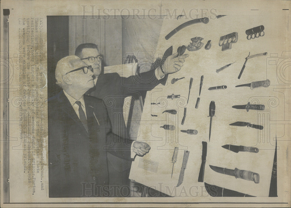 1969 Press Photo Senator Thomas Dodd Thomas Hurton Former Superintendent - Historic Images