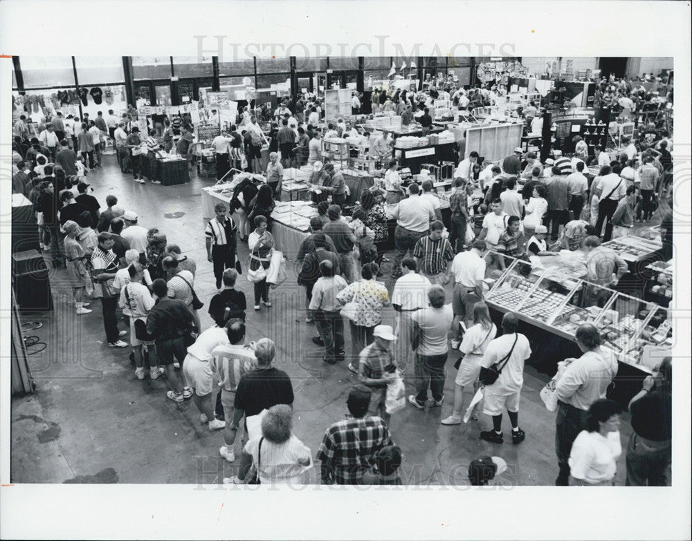 1993 Press Photo Nat&#39;l Sports Collectors Convention Goers Stand In Line For Free - Historic Images