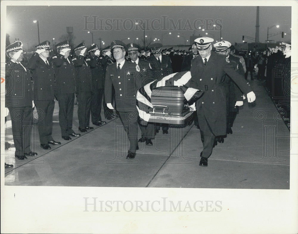 1987 Press Photo casket body mayor Harold Washington Christ Universal Temple - Historic Images