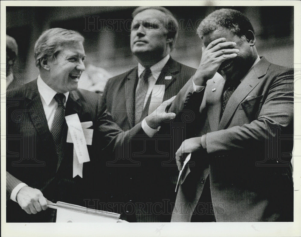 1984 Press Photo Mayor Washington Senator Charles Percy Polish community - Historic Images