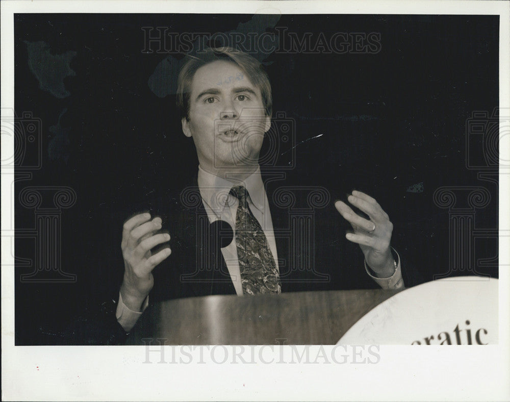 1993 Press Photo Dem Counter Press Conf David Wilhelm Chrmn Of Dem Nat&#39;l Comm - Historic Images