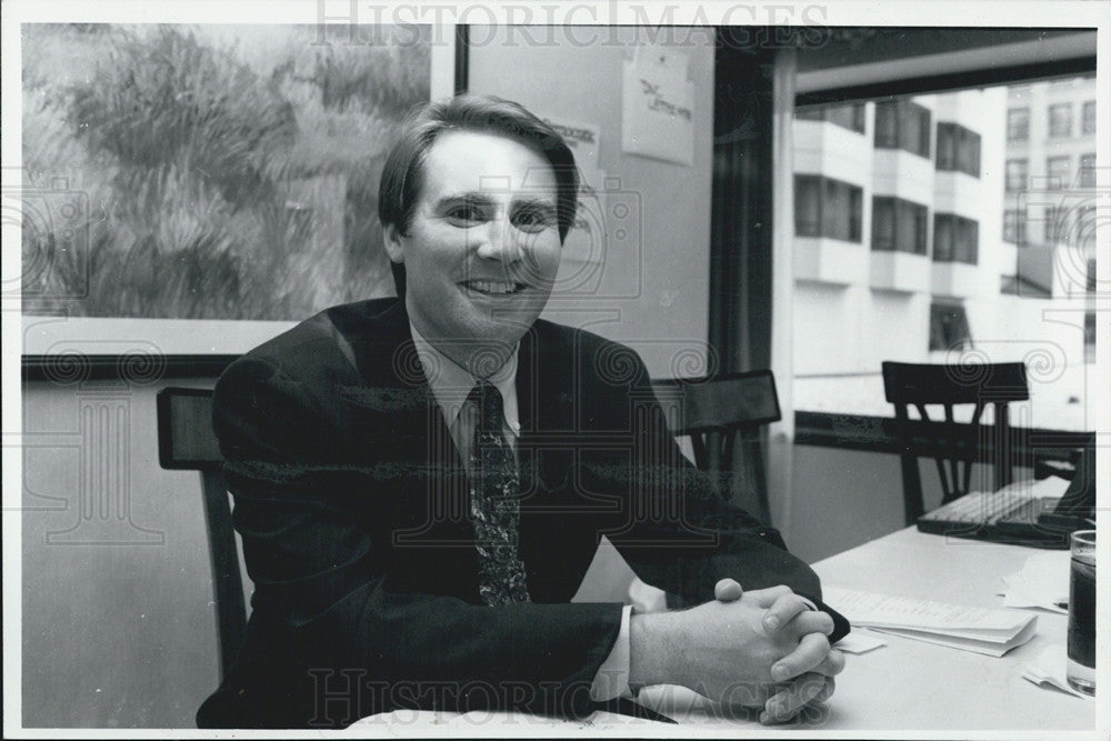 1993 Press Photo Democratic Chairman David Wilhelm At Stoffer Riviere Hotel - Historic Images