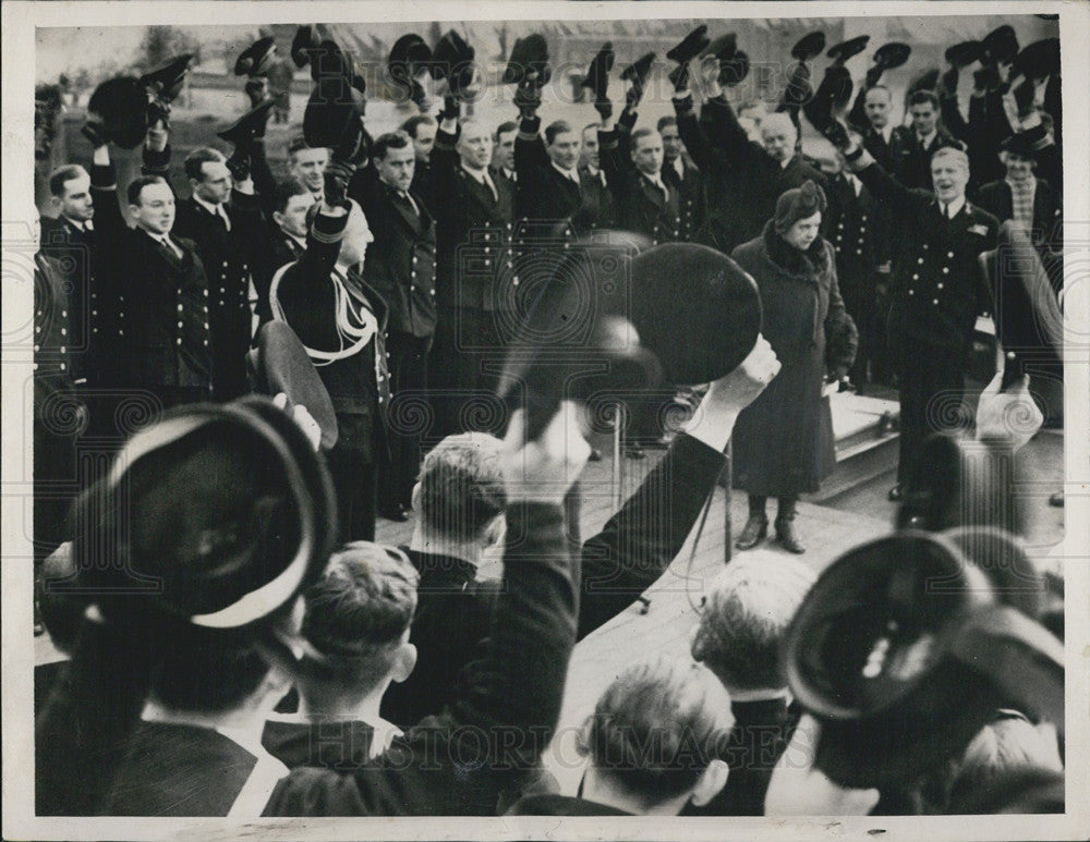1941 Press Photo Queen Wilhelmina visits Dutch warship in
England. - Historic Images