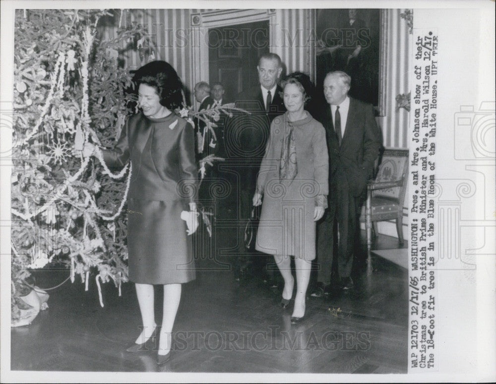 1965 Press Photo President &amp; Mrs Johnson Show Off White House Decorations - Historic Images