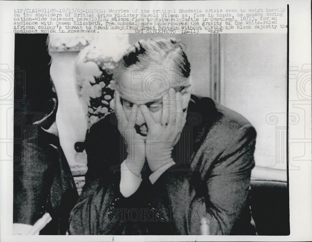 1965 Press Photo Harold Wilson With Head In Hands - Historic Images