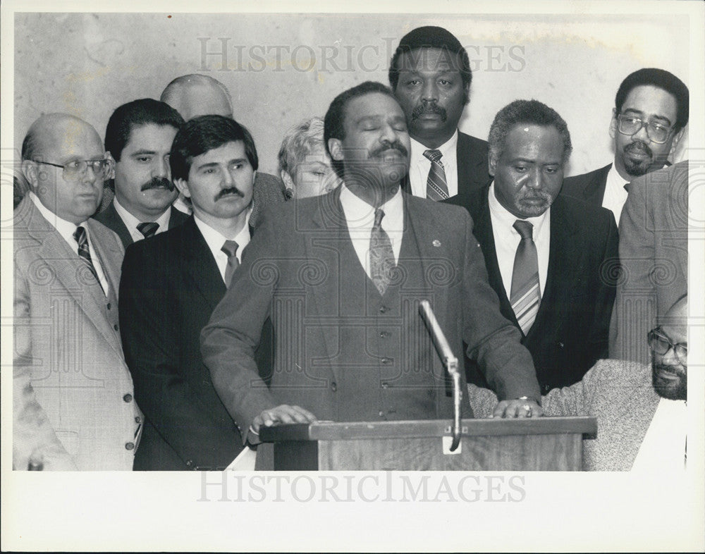 1987 Press Photo Ernest Barefield City Hall - Historic Images