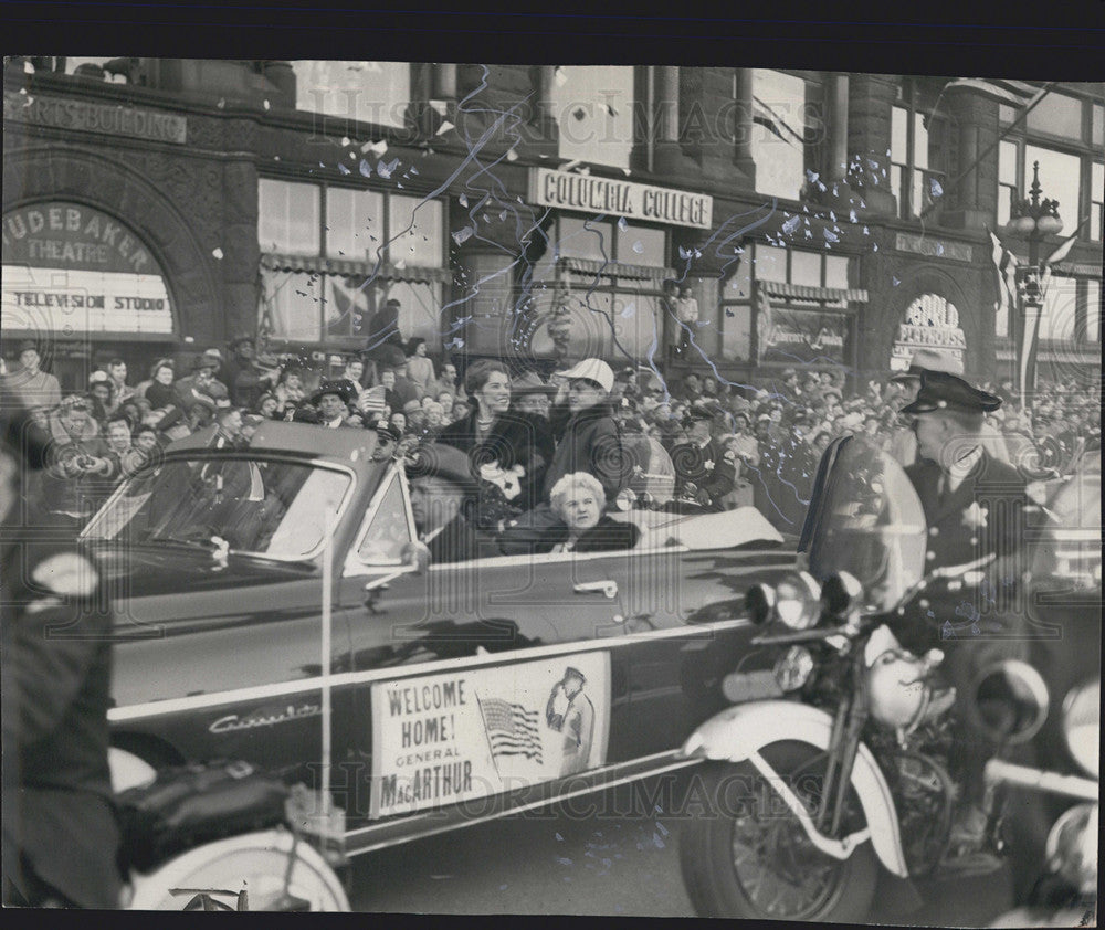 1951 Press Photo Parade Honoring General MacArthur/Mrs. MacArthur/Arthur/S. Huff - Historic Images