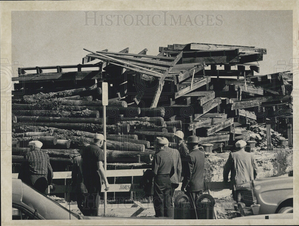 1962 Press Photo Old docks at the Central Yacht Basin being removed in Florida - Historic Images