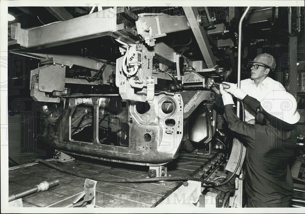 1960 Press Photo Welders, Detroit Chrysler Factory - Historic Images