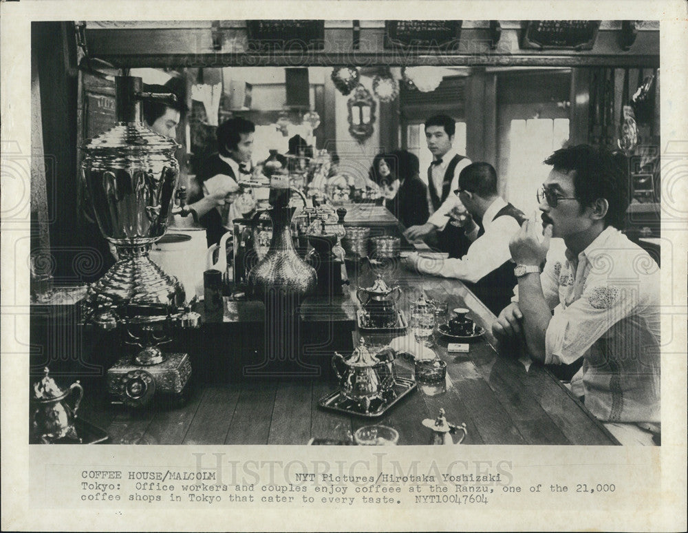 1976 Press Photo Office Workers, Tokyo Coffee Shop, Ranzu - Historic Images