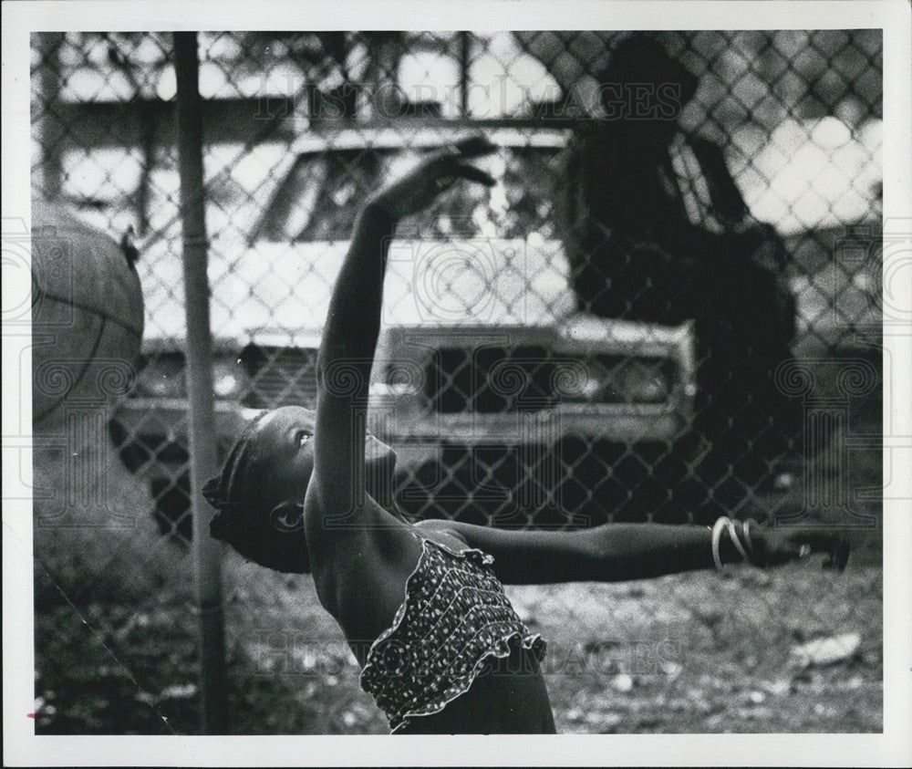 1975 Press Girl Plays Tether Ball At St Petersburg Play Lot No. 3 - Historic Images