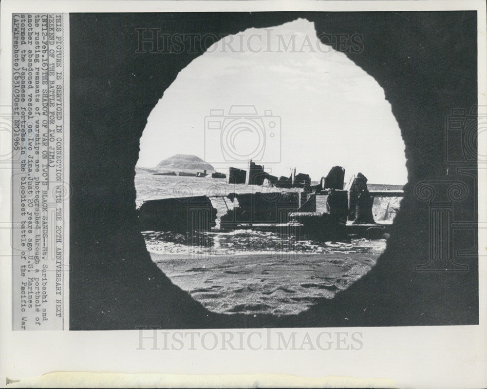 1965 Press Photo Iwo Jima Abandoned Warships Mr. Saribachi - Historic Images