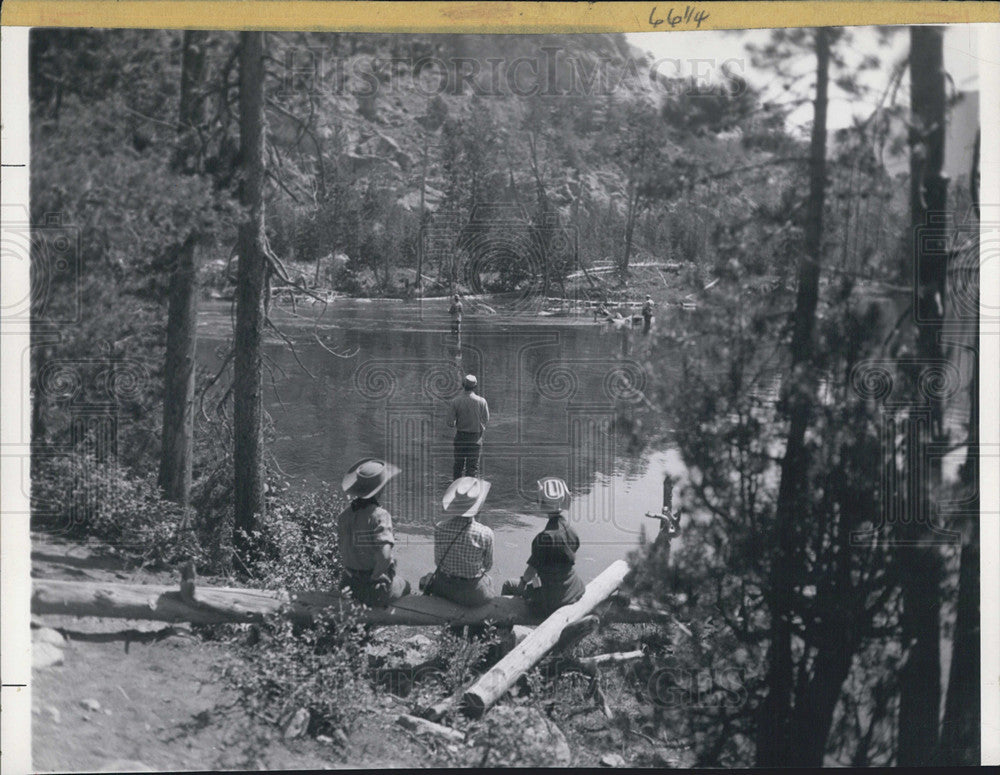 1963 Press Photo Trail Riders Watch Fisherman Colorado Mountains Long Lake - Historic Images