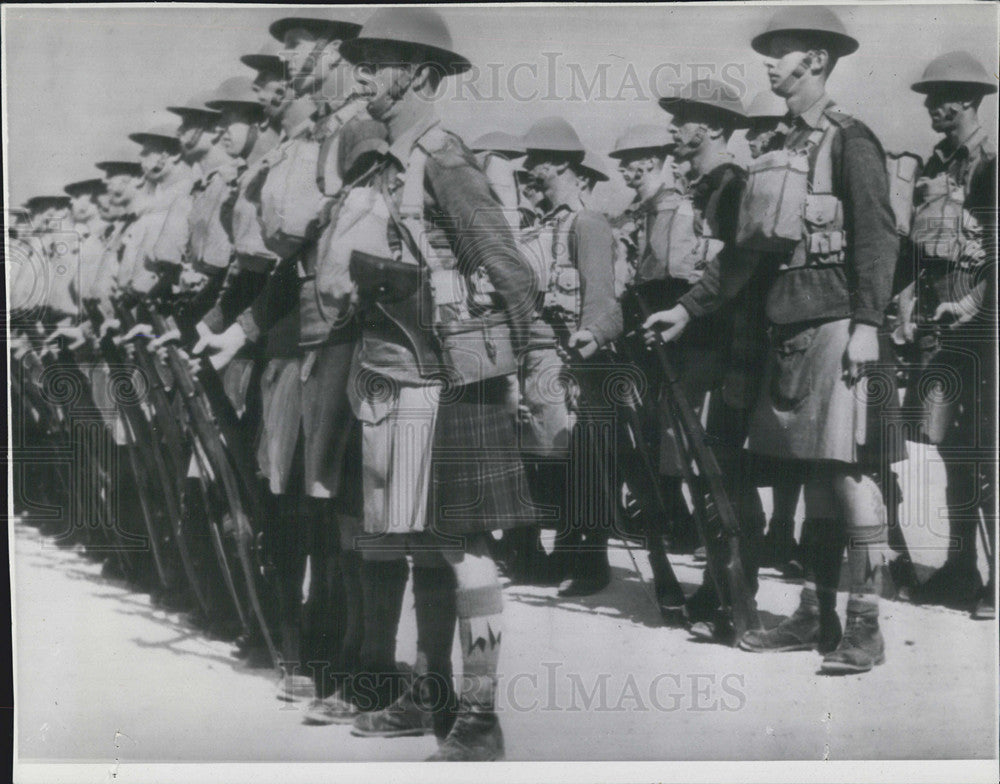 Press Photo Kilties British Soldiers Guard Cairo Review General Sir Archibald - Historic Images