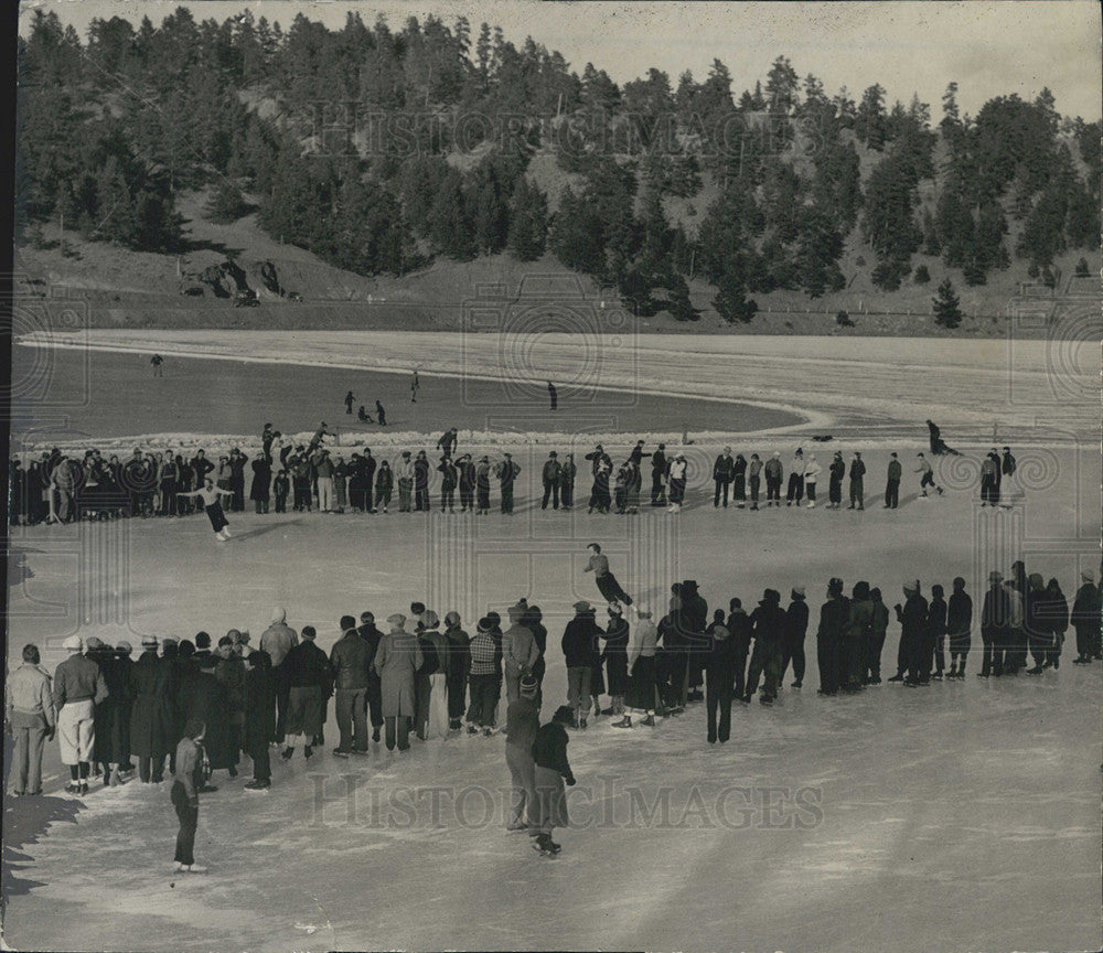 1937 Press Photo Ice Skating - Historic Images