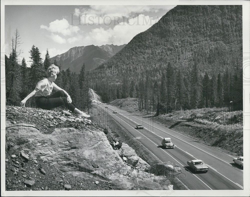 1969 Press Photo Mount Revelstoke Nat'l Park Canada With Trans-Canada Highway - Historic Images