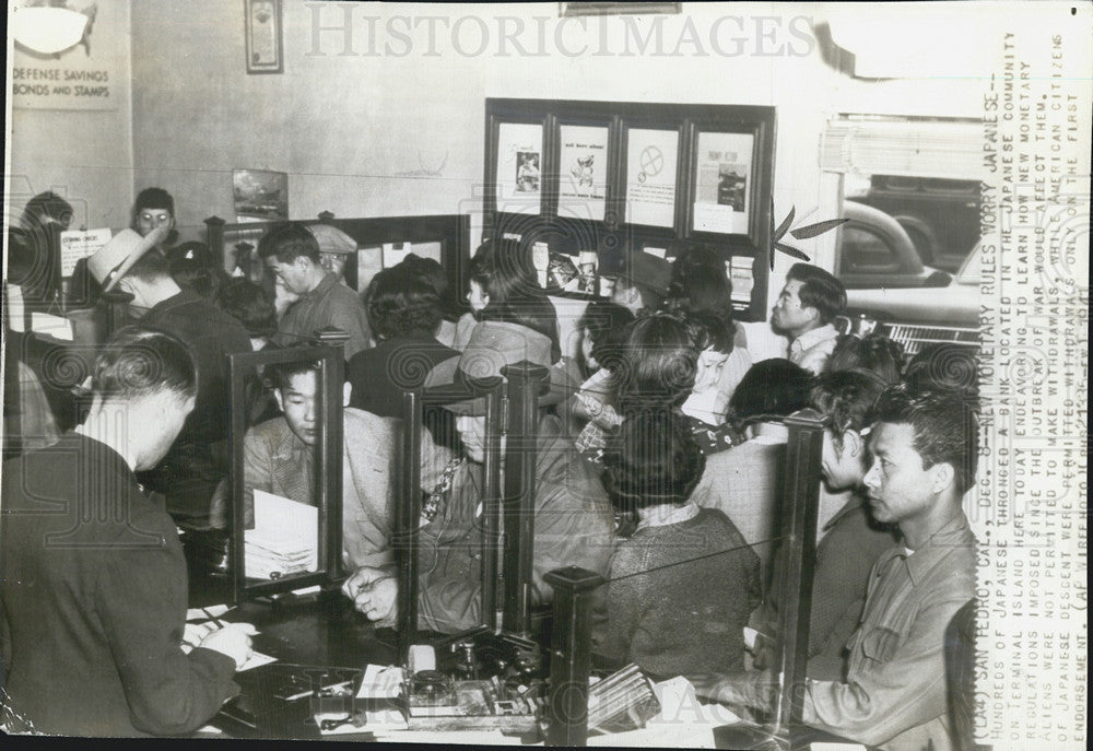 1941 Press Photo Japanese Men, New Monetary Regulations - Historic Images