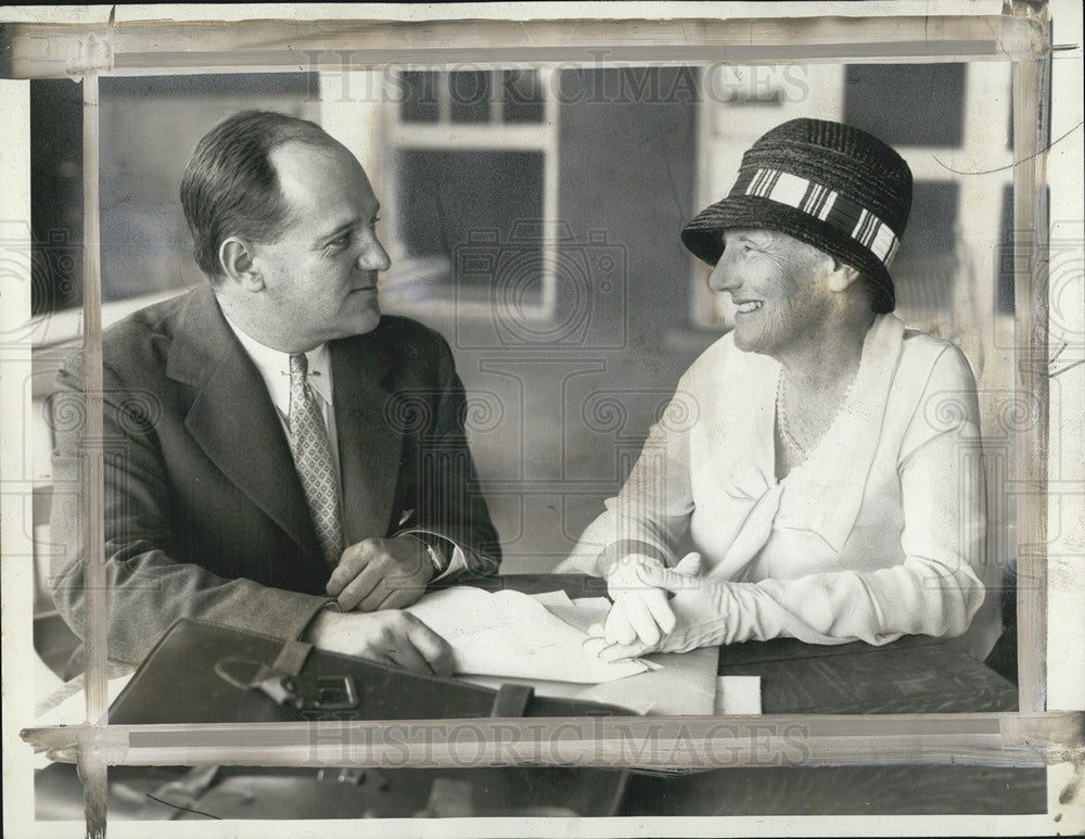 1932 Press Photo Edith Roosevelt Talks with F. Trubee Davison at Sagamore Hill - Historic Images