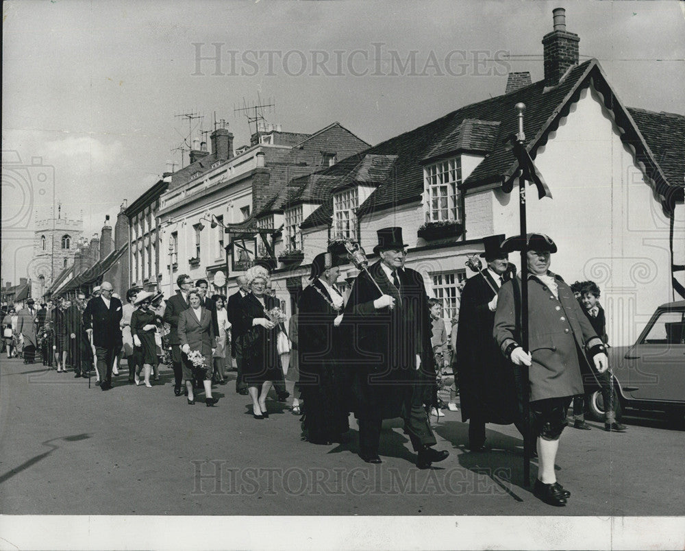 1969 Press Photo Shakespeare&#39;s Birthday Floral Procession Stratford Lord Mayor - Historic Images
