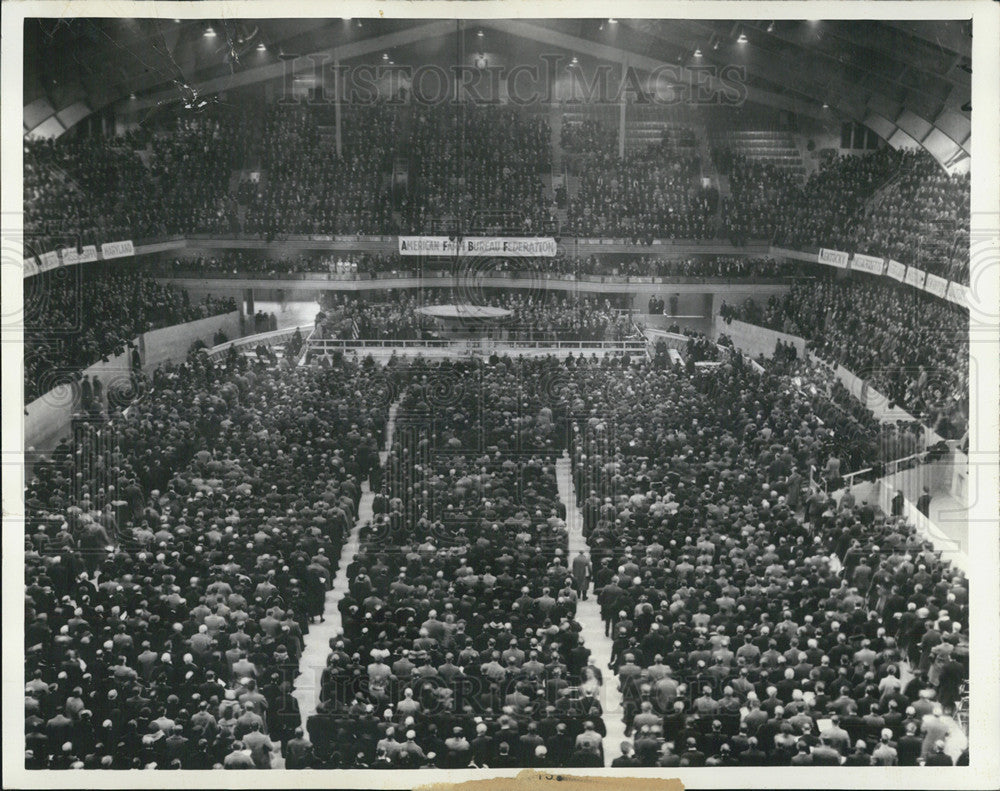 1963 Press Photo Farm Bureau Crowd in Chicago at FDR Speech - Historic Images