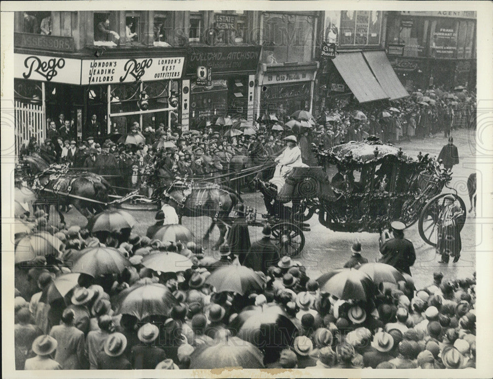 1934 Press Photo Crowd Watches Slow Parade London Mayor During Rain - Historic Images