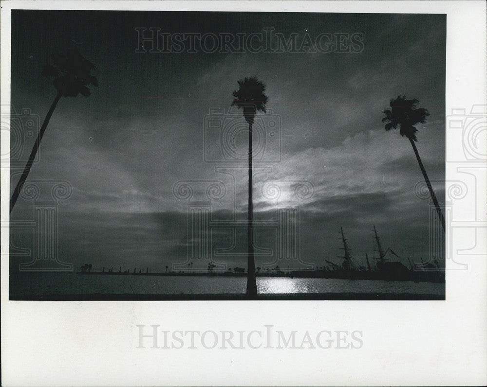 1969 Press Photo Sunrise, HMS Bounty Exhibit, St Petersburg - Historic Images