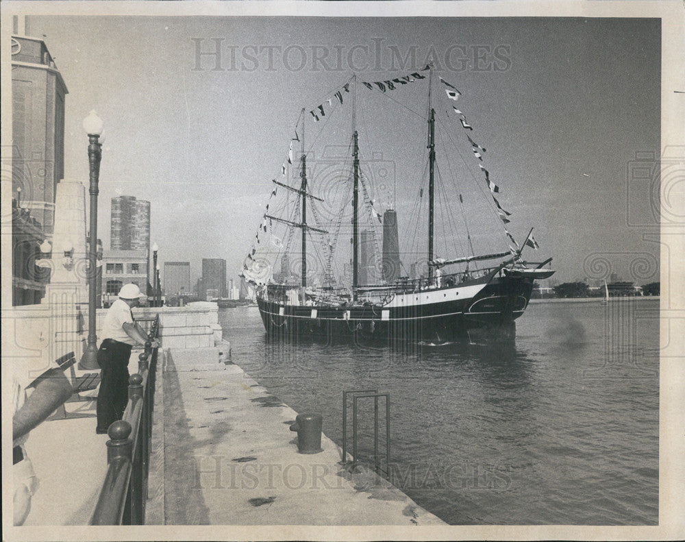 1976 Press Photo The Swedish-built Erawan arrived at the Navy Pier - Historic Images