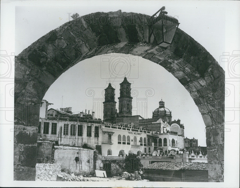 1965 Press Photo Colonial Arch, Taxco - Historic Images