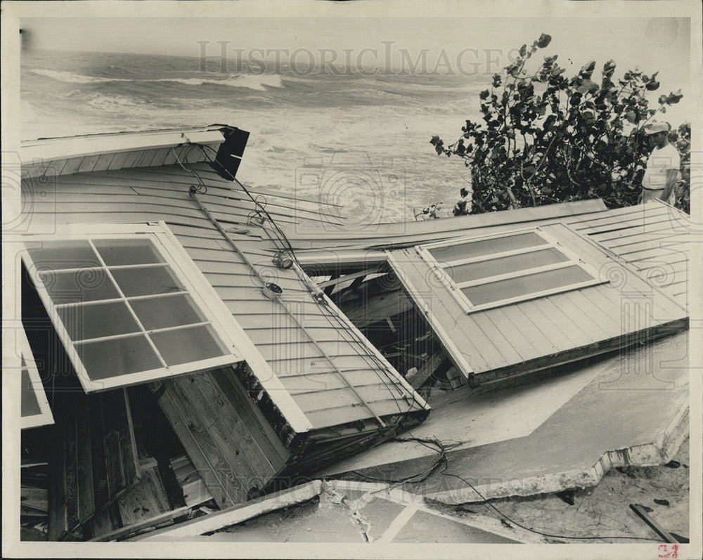 1957 Press Photo Storm Collapsed House Sea Shore - Historic Images