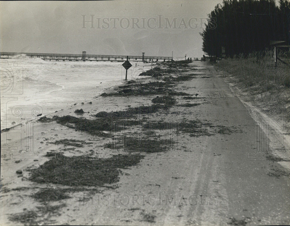 Press Photo Indian Rock Road High Tide - Historic Images