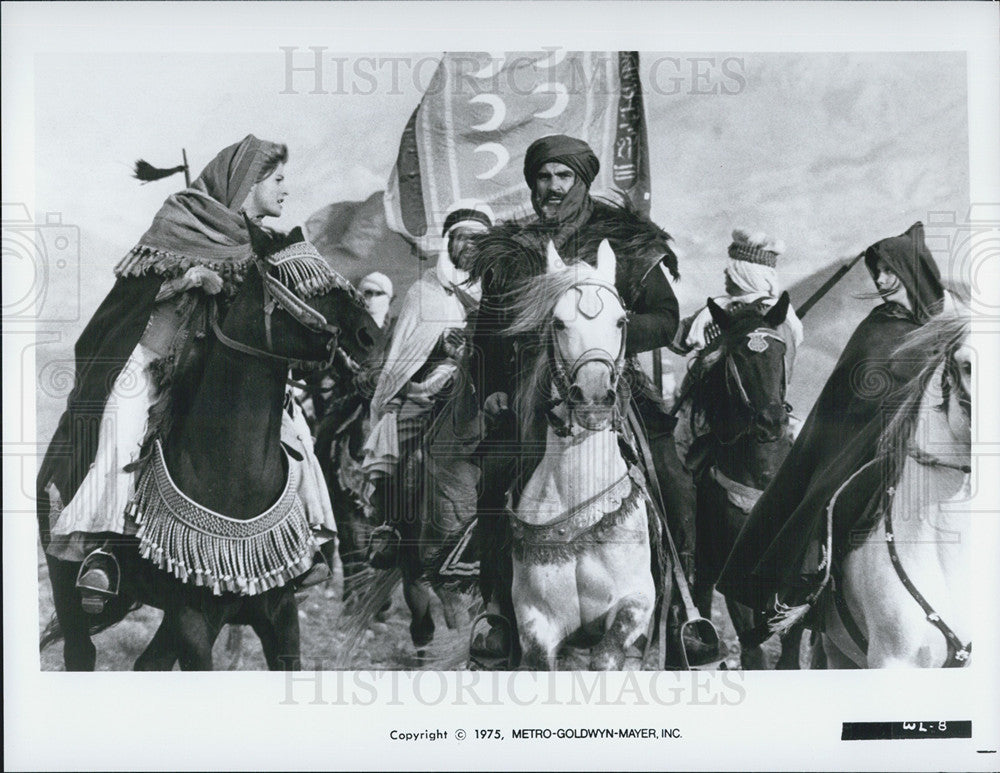 1975 Press Photo Scene from unknown movie - Historic Images