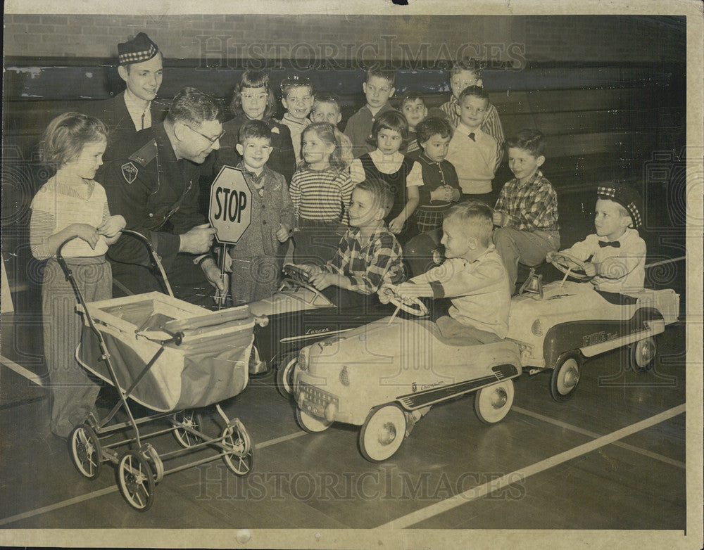 1957 Press Photo Highland Park Recreation Center, Police Chief Anthony Schmieg - Historic Images