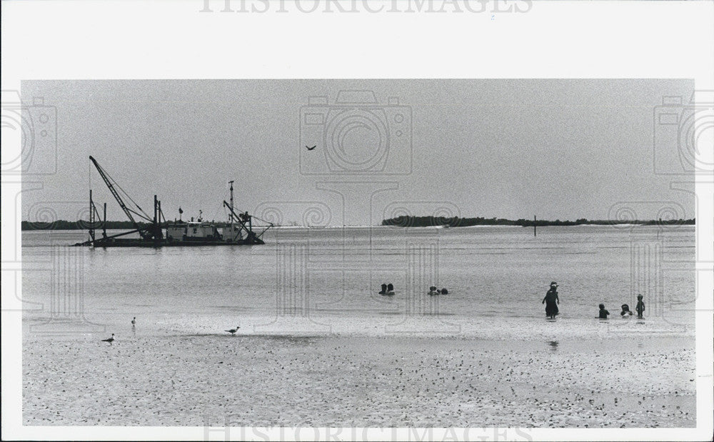 1930 Press Photo Hurricane Pass Being Dredged Near Honeymoon Island - Historic Images