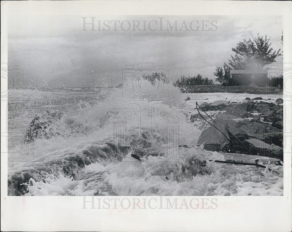 Press Photo hurricane Inez Kick Up Heavy Seas - Historic Images