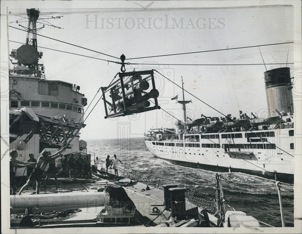 1959 Press Photo Crew Members Pull Weapons Aboard Their Ship - Historic Images