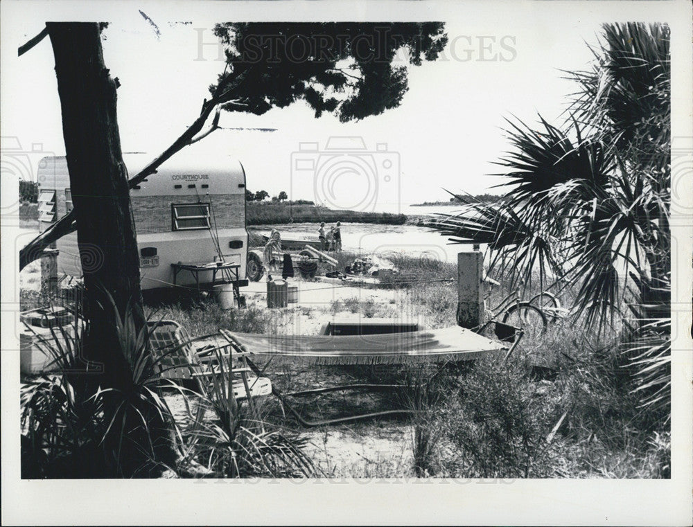 1976 Press Photo Campers stop at the end of SR 40 in Yankeetown, Florida - Historic Images