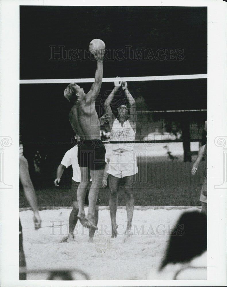 1991 Press Photo Pasco County Lifegaurds Volleyball New Port Richey Buccaneer - Historic Images