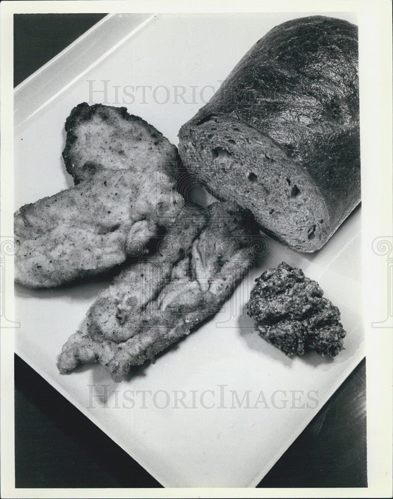 Press Photo Rye Bread Course-Ground Mustard Wrap Chicken Breasts Pizzazz - Historic Images