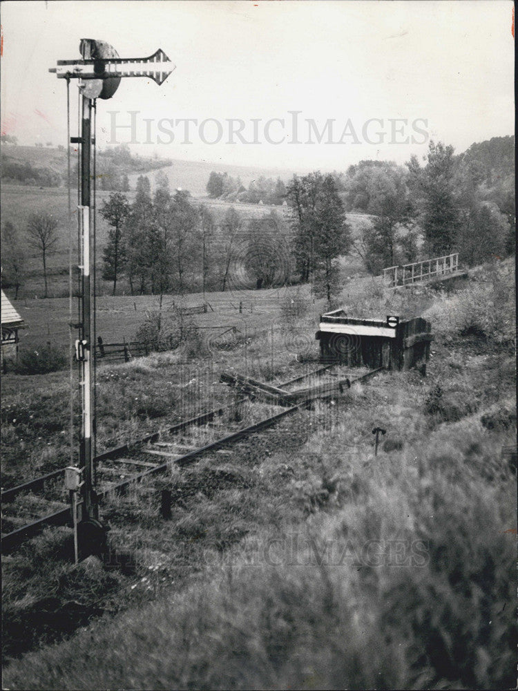 1957 Press Photo Track Stuttgart West Germany Berlin Railroad Cuts Short Border - Historic Images