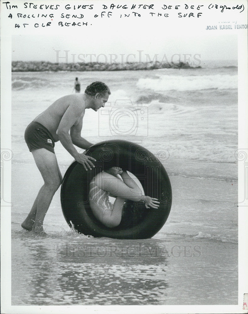 1985 Press Photo Gulf Threatened by Hurricane People Enjoy Clearwater Beach - Historic Images