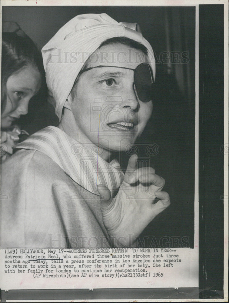 1965 Press Photo Actress Patricia Neal After Suffering Stroke - Historic Images