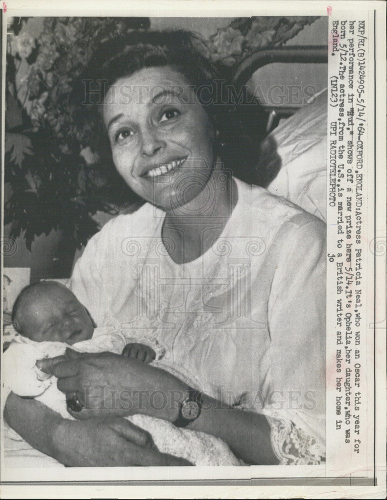 1964 Press Photo 1977 Press Photo Actress Patricia Neal gives birth to a girl - Historic Images