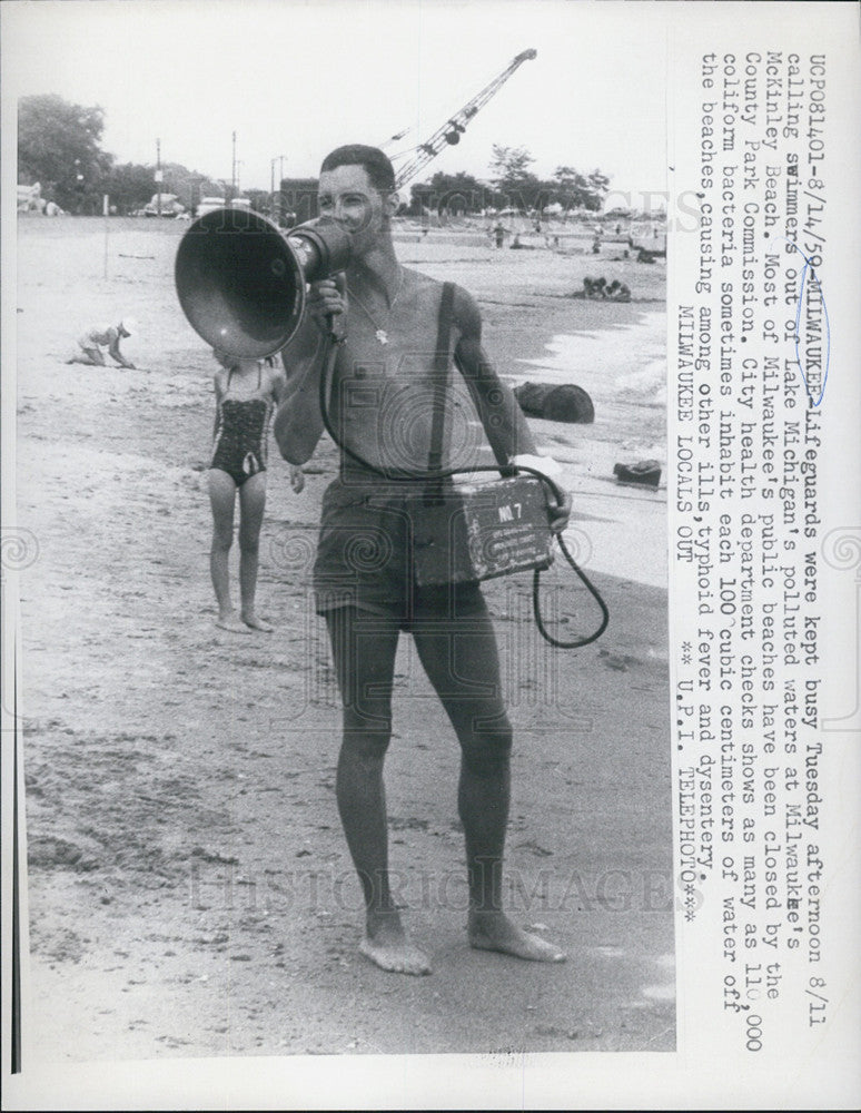 1959 Press Photo Lifeguards Call People Out-Lake Michigan-Coliform Bacteria - Historic Images