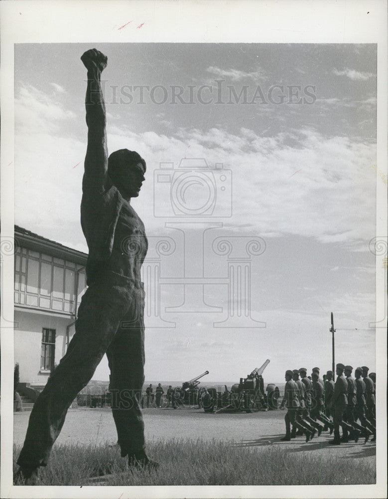 1955 Press Photo Belgrade, Yugoslavia Partisan Museum Reminders Of Fighting - Historic Images